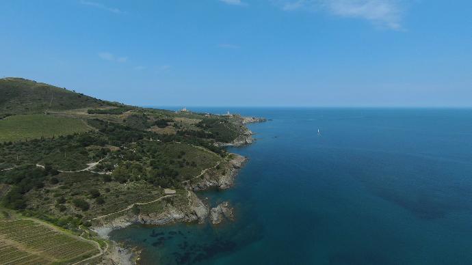 Vue aériennes de la cote rocheuse des Pyrénées Orientales 